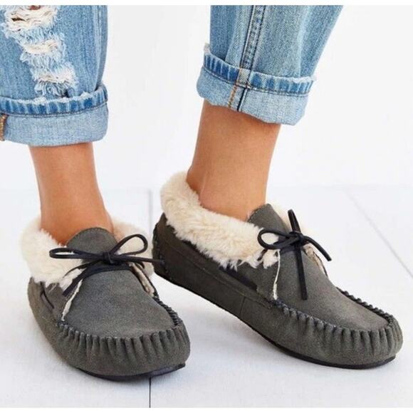 Minnetonka Gray Suede Leather Hard Sole Faux Fur Lined Bootie Slippers Size 10 - Picture 1 of 8